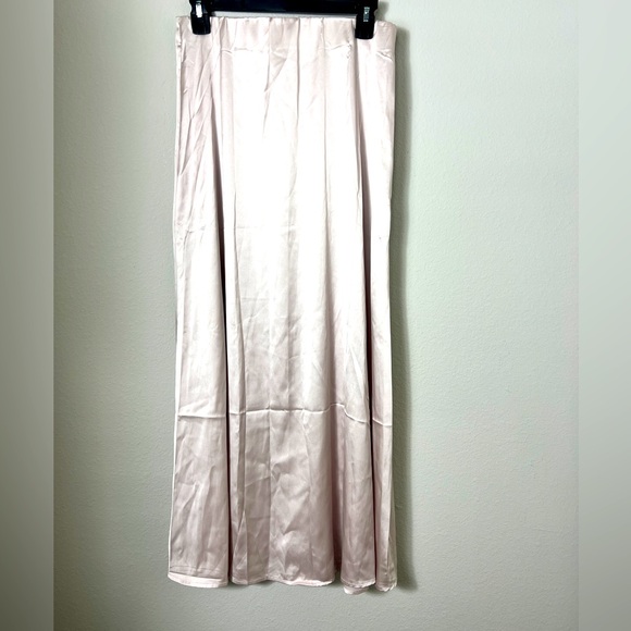 NWT Satin Mermaid Skirt In Champagne Size Medium - Picture 8 of 14